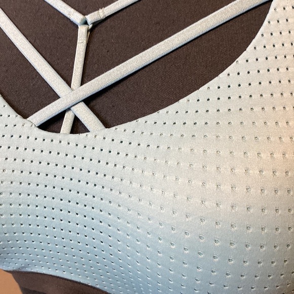 Victoria’s Secret Victoria Sport 34C Sports Bra Padded Mesh Elastic Hem - Picture 2 of 6